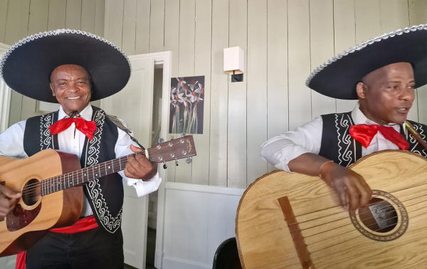 Los hermanos de la Guitarra duo